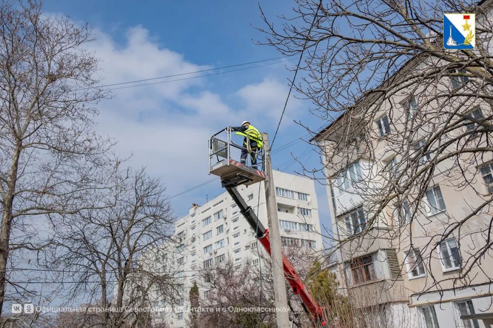 Во дворе на улице Бориса Михайлова установили освещение у детской площадки Во дворе на улице Бориса Михайлова установили освещение у детской площадки