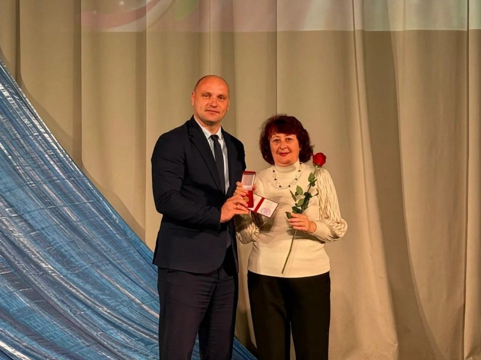 В Керчи чествовали работников культуры и деятелей искусств В Керчи чествовали работников культуры и деятелей искусств