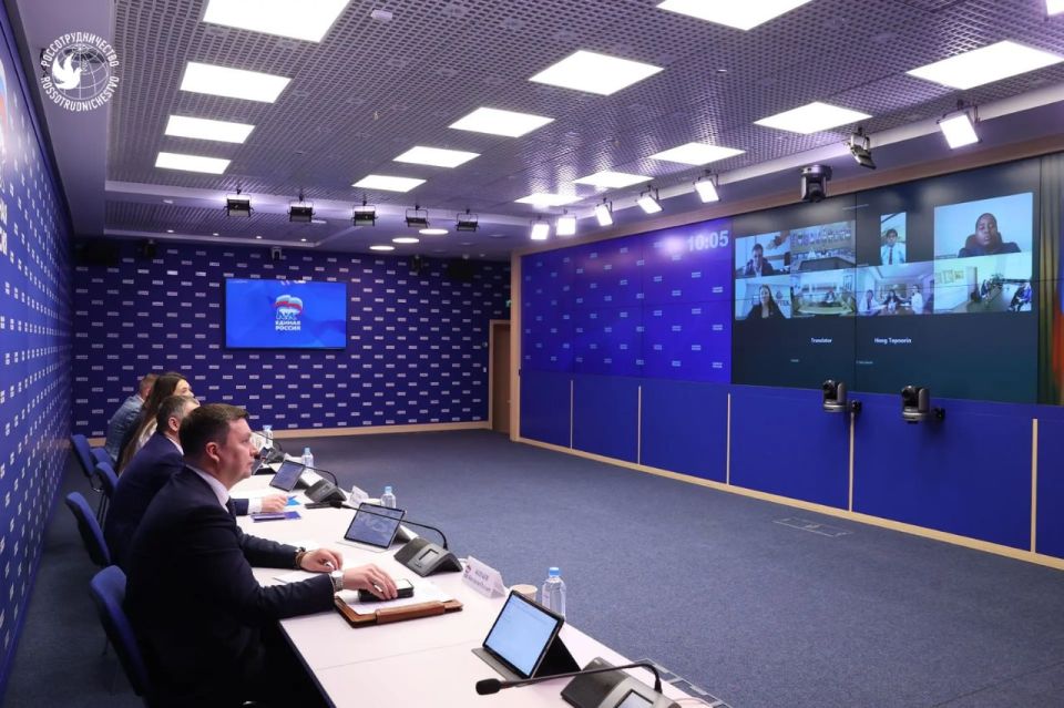 Открыт новый сезон международной молодежной акции «Люди Артека» Открыт новый сезон международной молодежной акции «Люди Артека»