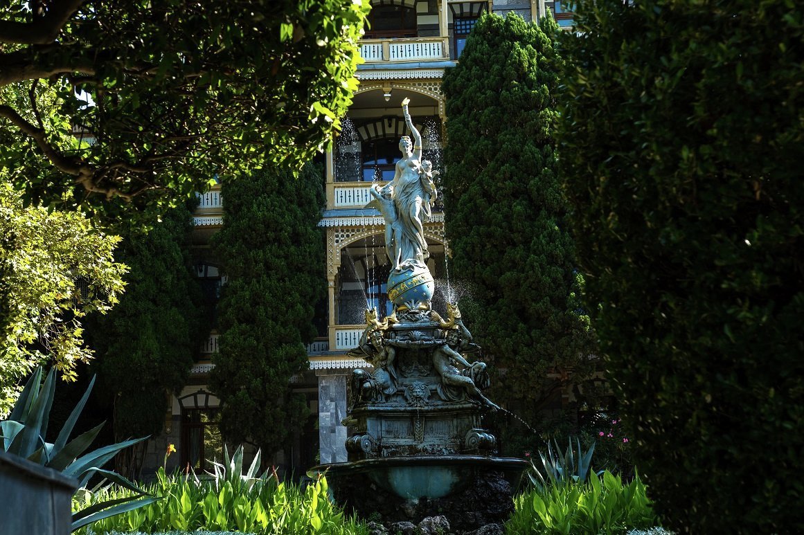 Топ старинных парков Крыма в санаториях и отелях: где живёт гармония природы и архитектуры Топ старинных парков Крыма в санаториях и отелях: где живёт гармония природы и архитектуры