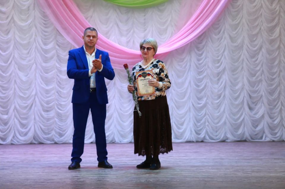 25 марта в Раздольненском районном Доме культуры состоялось торжественное мероприятие и праздничный концерт «Во славу культуры», приуроченные ко Дню работника культуры России 25 марта в Раздольненском районном Доме культуры состоялось торжественное мероприятие и праздничный концерт «Во славу культуры», приуроченные ко Дню работника культуры России