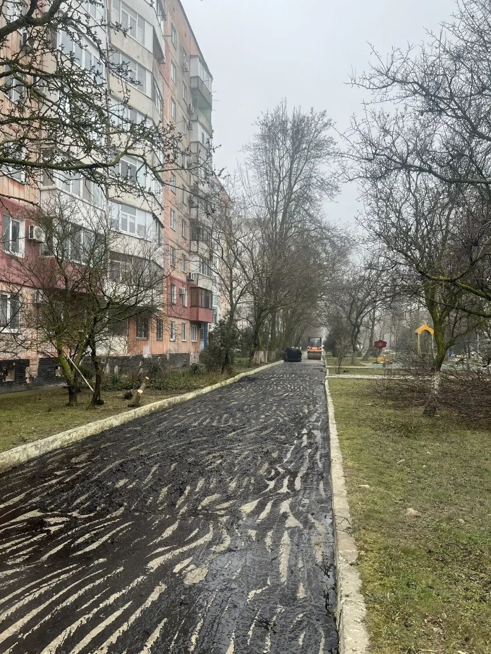 В районе активно ведутся работы по ямочному ремонту, которые реализуются за счёт бюджетных средств, выделенных руководством республики В районе активно ведутся работы по ямочному ремонту, которые реализуются за счёт бюджетных средств, выделенных руководством республики