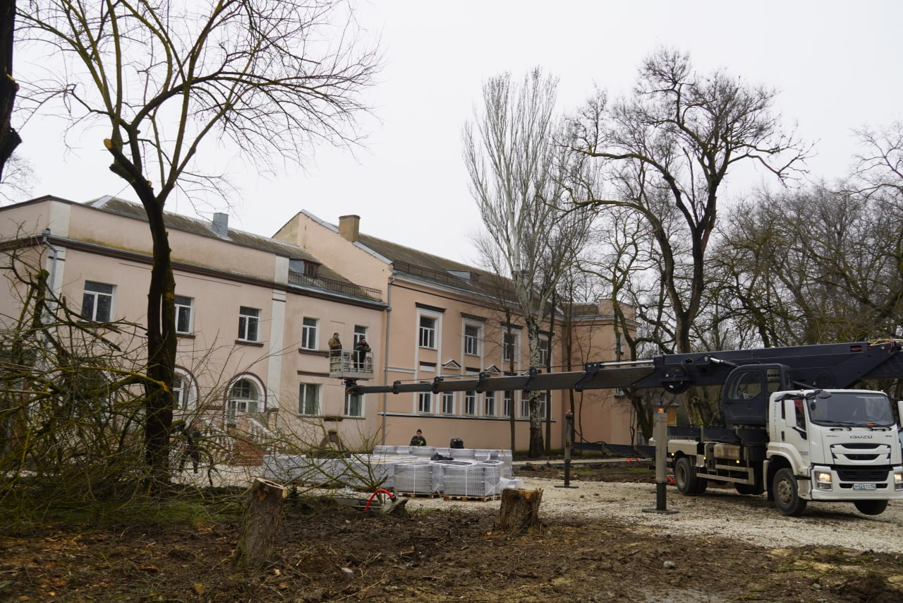 На общественной территории в районе остановки «Фабрика-кухня» продолжаются работы по благоустройству На общественной территории в районе остановки «Фабрика-кухня» продолжаются работы по благоустройству