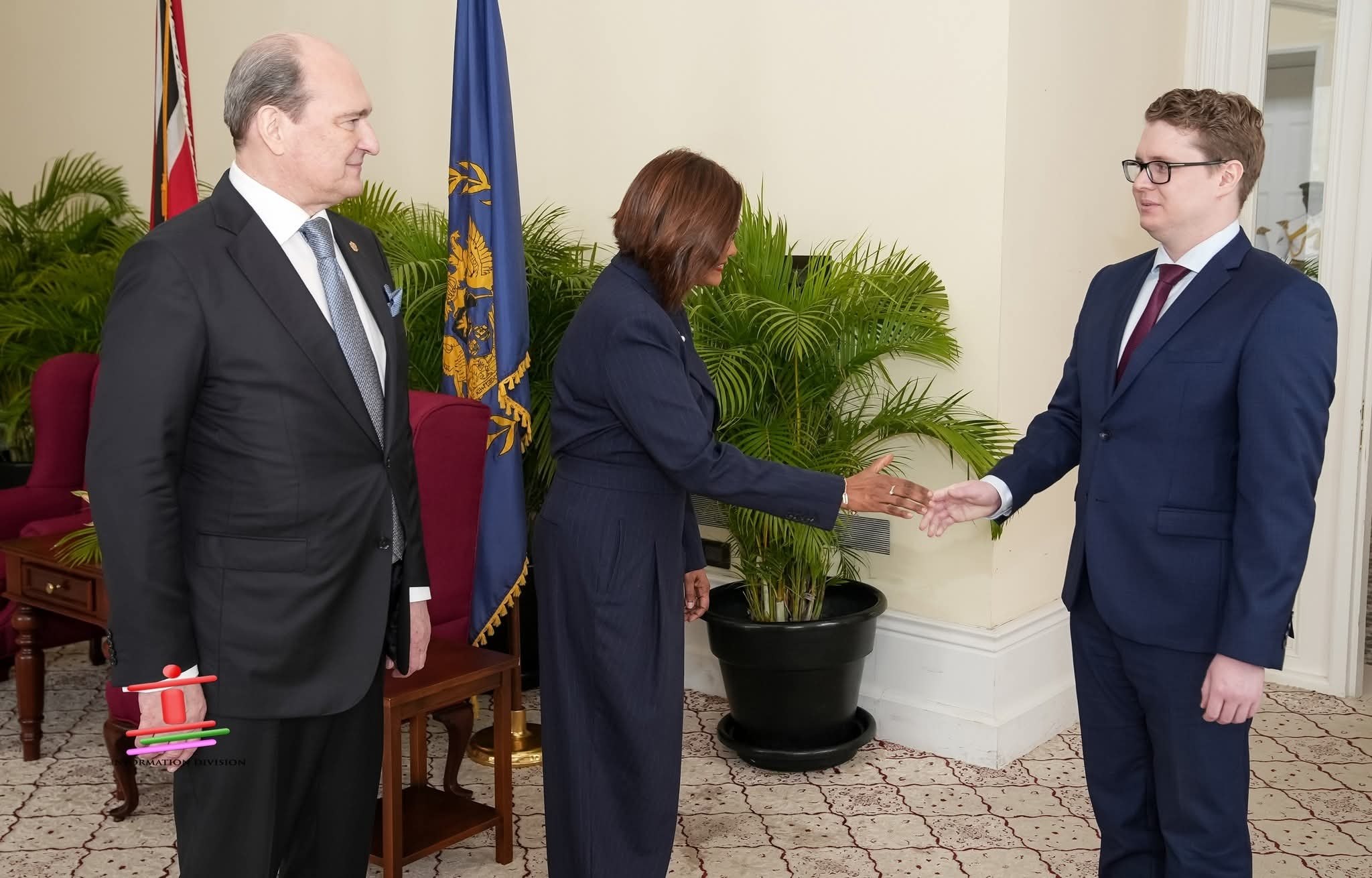 19 марта с.г. А.А.Прицепов в торжественной обстановке вручил верительные грамоты о своём назначении Чрезвычайным и Полномочным Послом Российской Федерации в Республике Тринидад и Тобаго (РТТ) Президенту РТТ К.Кангалу 19 марта с.г. А.А.Прицепов в торжественной обстановке вручил верительные грамоты о своём назначении Чрезвычайным и Полномочным Послом Российской Федерации в Республике Тринидад и Тобаго (РТТ) Президенту РТТ К.Кангалу