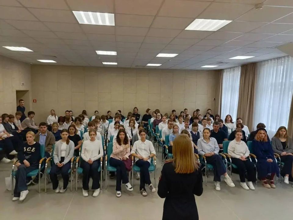 В преддверии весенних школьных каникул Госавтоинспекция Крыма проводит профилактическое мероприятие "Единые уроки безопасности дорожного движения"