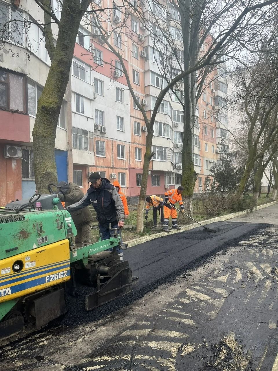 Ямочный ремонт продолжается — работы идут ежедневно и по всему Крыму Ямочный ремонт продолжается — работы идут ежедневно и по всему Крыму