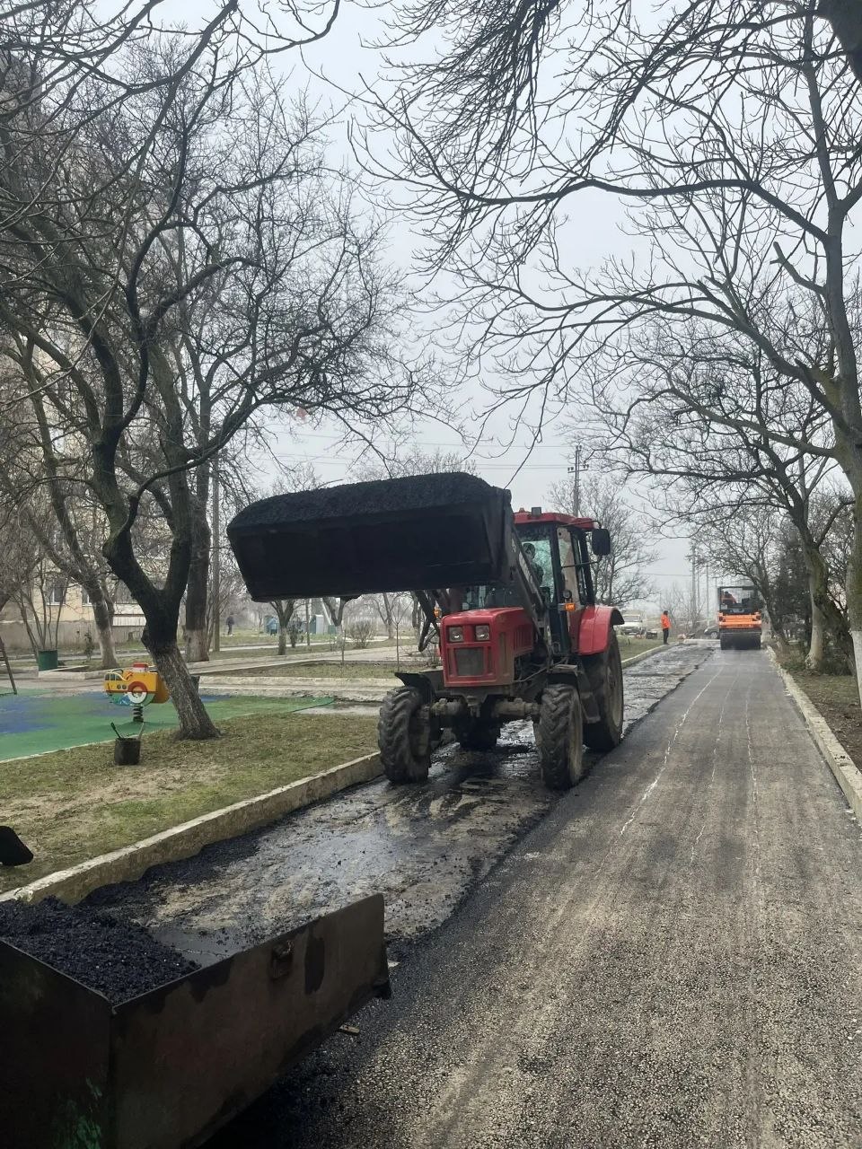 В районе активно ведутся работы по ямочному ремонту, которые реализуются за счёт бюджетных средств, выделенных руководством республики В районе активно ведутся работы по ямочному ремонту, которые реализуются за счёт бюджетных средств, выделенных руководством республики