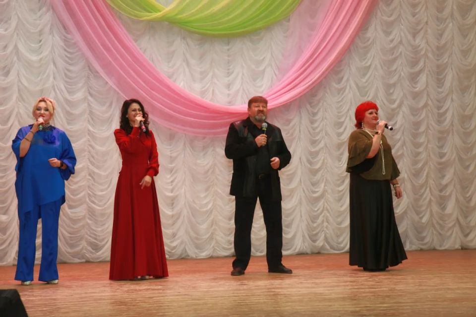 25 марта в Раздольненском районном Доме культуры состоялось торжественное мероприятие и праздничный концерт «Во славу культуры», приуроченные ко Дню работника культуры России 25 марта в Раздольненском районном Доме культуры состоялось торжественное мероприятие и праздничный концерт «Во славу культуры», приуроченные ко Дню работника культуры России