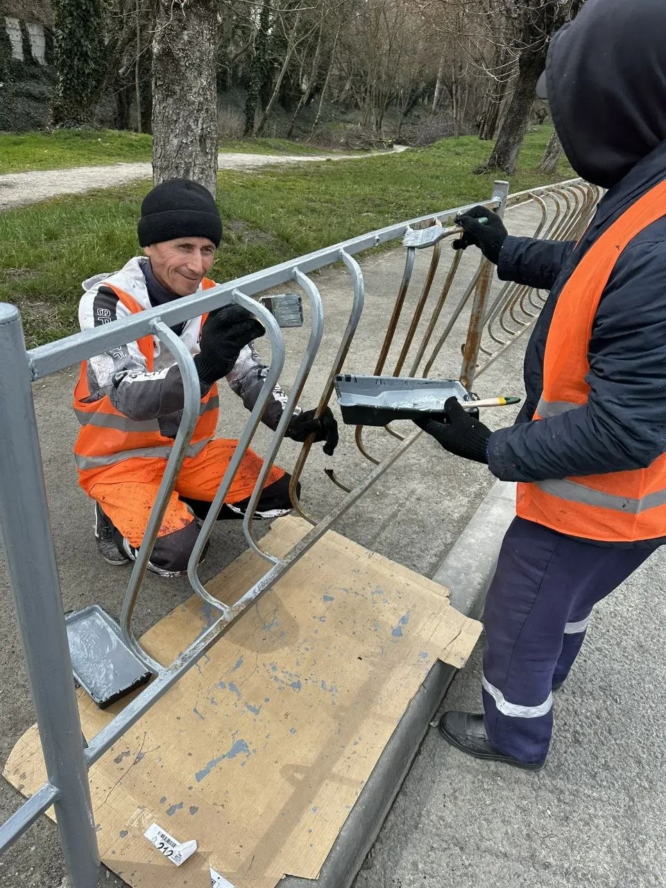 Ежедневно, в будние и выходные дни, сотрудники МБУ «Город» и подрядных организаций обеспечивают чистоту в Симферополе Ежедневно, в будние и выходные дни, сотрудники МБУ «Город» и подрядных организаций обеспечивают чистоту в Симферополе