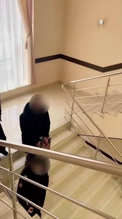 Видео из суда, где оглашен приговор о преступлениях против несовершеннолетней