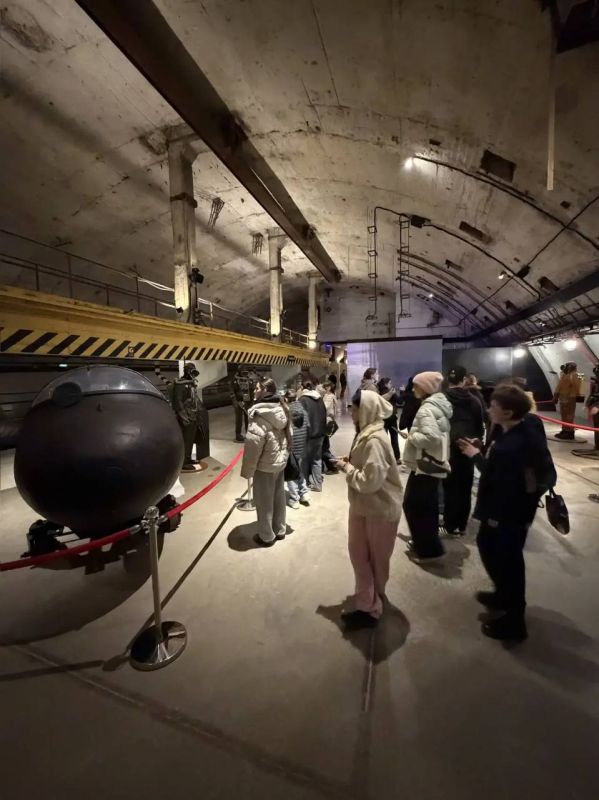 Работники прокуратуры Крыма организовали для воспитанников Лозовской школы-интерната экскурсию в Балаклавский музей подводных лодок