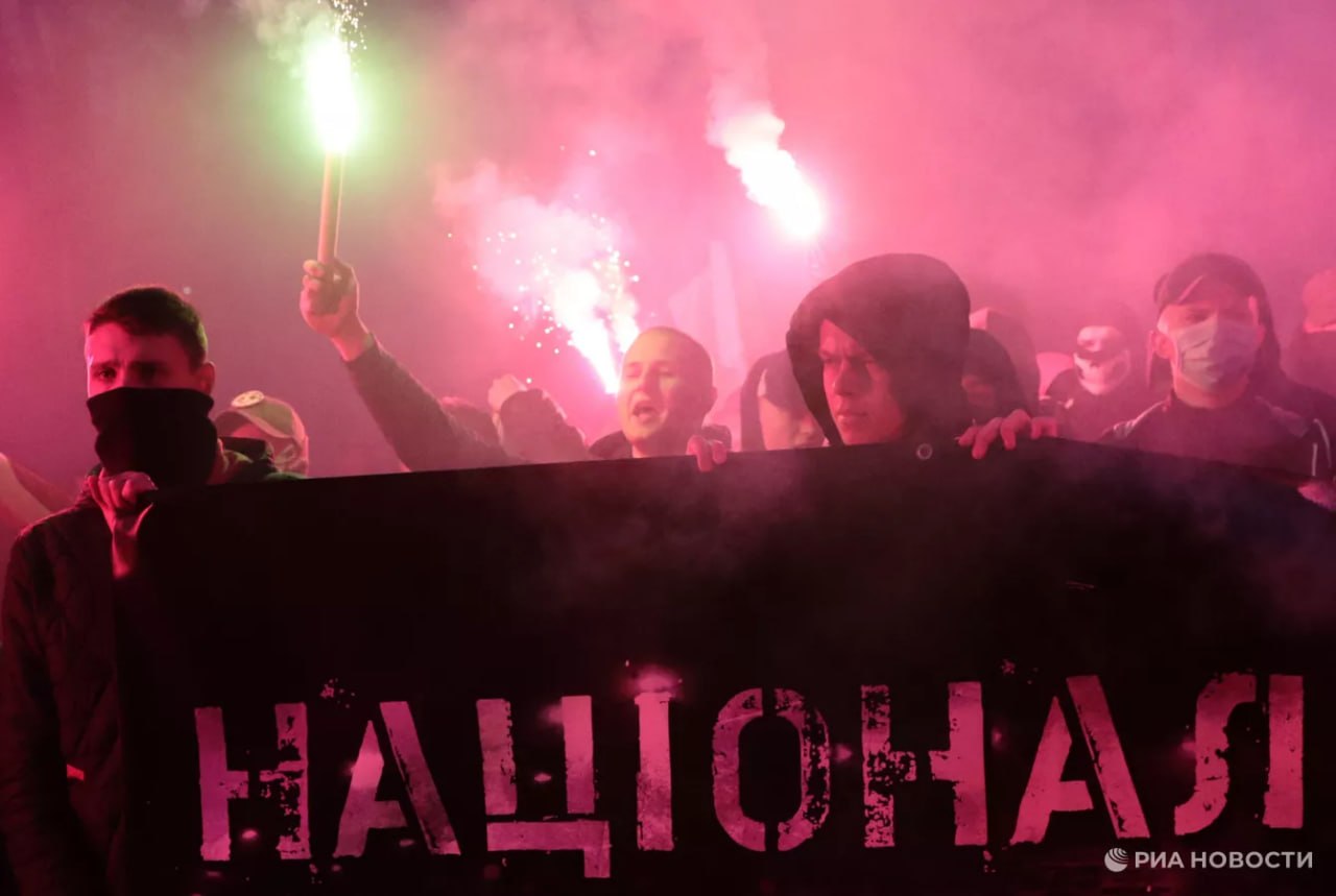 Киев идет по стопам нацистской Германии и создает свой "гитлерюгенд"