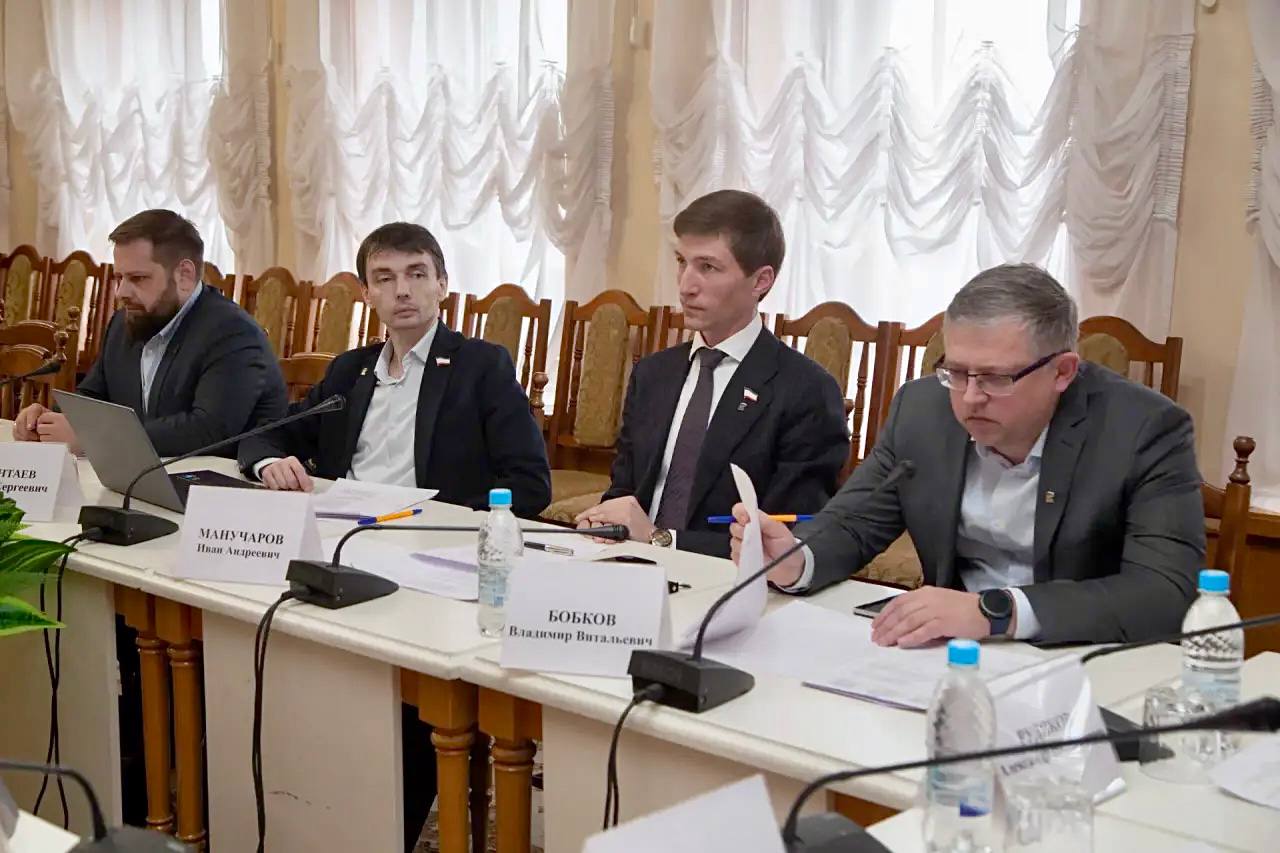 В Госсовете РК обсудили вопросы сохранения, развития и поддержки русского языка в России В Госсовете РК обсудили вопросы сохранения, развития и поддержки русского языка в России