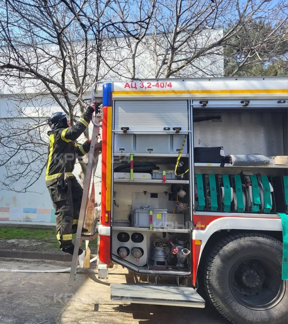 Пожарные провели тренировку в судакской школе Пожарные провели тренировку в судакской школе