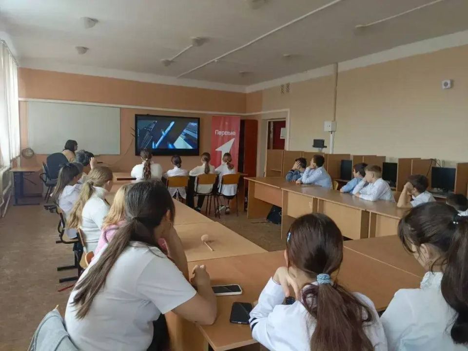 В Крыму транспортная полиция и железная дорога провели для школьников уроки безопасности в рамках акции «Безопасный транспорт»