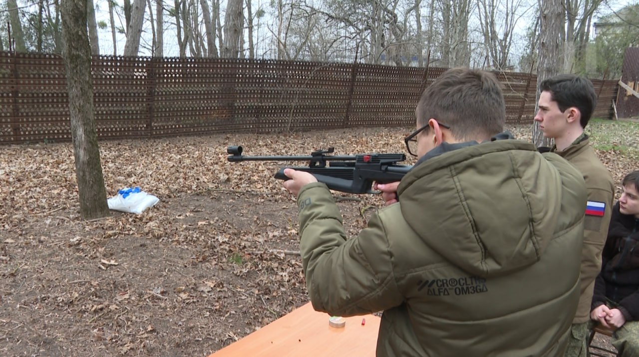 Сплочённость и тактика. Состязания, достойные настоящих сапёров, медиков и штурмовиков, развернулись на «Зарнице 2.0» в учебном центре ДОСААФ Сплочённость и тактика. Состязания, достойные настоящих сапёров, медиков и штурмовиков, развернулись на «Зарнице 2.0» в учебном центре ДОСААФ