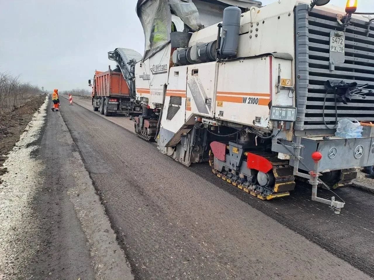 В Джанкойском районе идет ремонт дороги между селами Победное и Славянское В Джанкойском районе идет ремонт дороги между селами Победное и Славянское