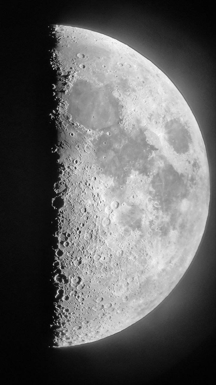 Крымский астроном Сергей Назаров поделился снимком Луны прошлой ночью