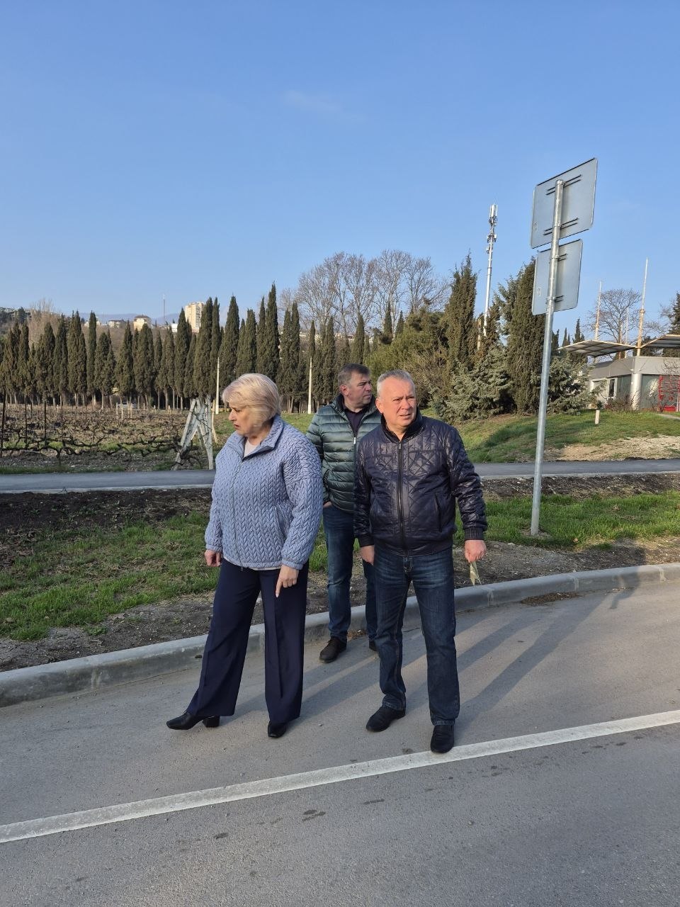 Галина Огнёва: Совместно с заместителем, курирующим сферу ЖКХ и директором МБУ «УБГ и КС» выехали на въездную зону Галина Огнёва: Совместно с заместителем, курирующим сферу ЖКХ и директором МБУ «УБГ и КС» выехали на въездную зону