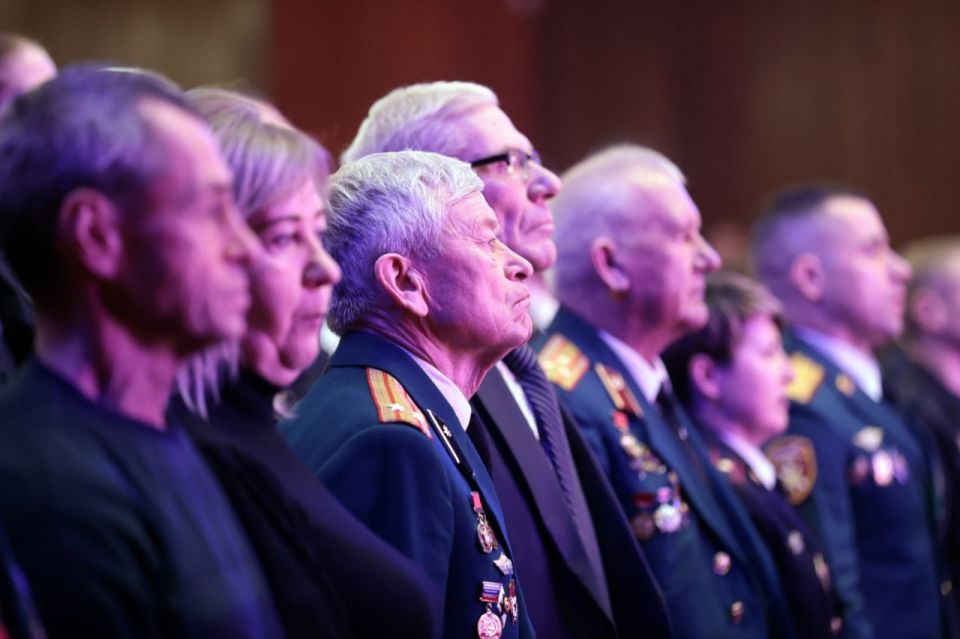 В Крыму наградили росгвардейцев за мужество и преданность В Крыму наградили росгвардейцев за мужество и преданность