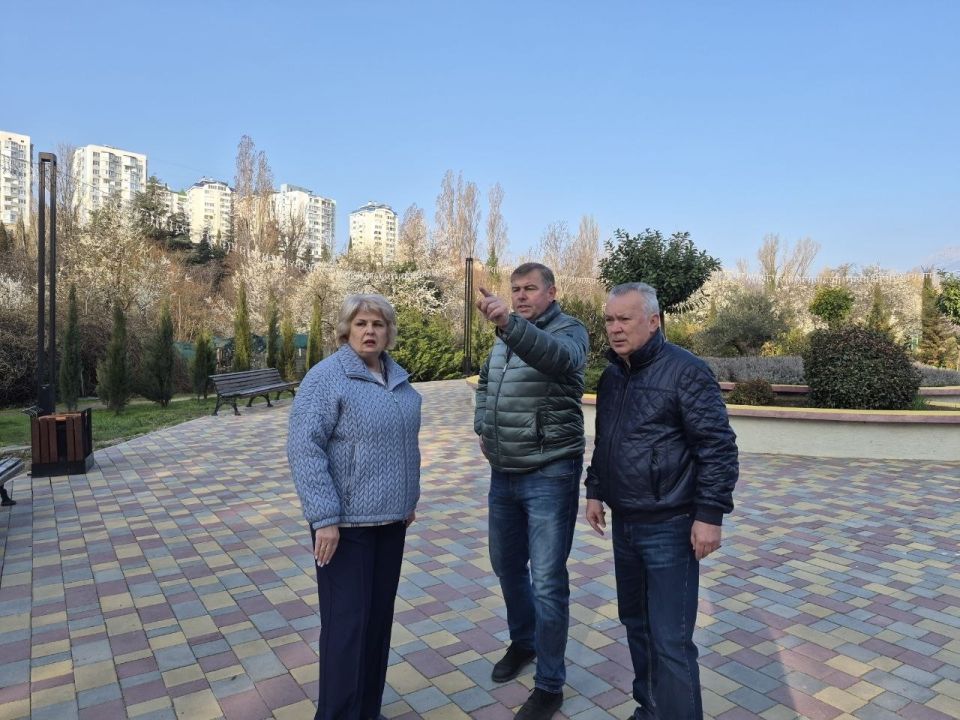 Галина Огнёва: Совместно с заместителем, курирующим сферу ЖКХ и директором МБУ «УБГ и КС» выехали на въездную зону Галина Огнёва: Совместно с заместителем, курирующим сферу ЖКХ и директором МБУ «УБГ и КС» выехали на въездную зону