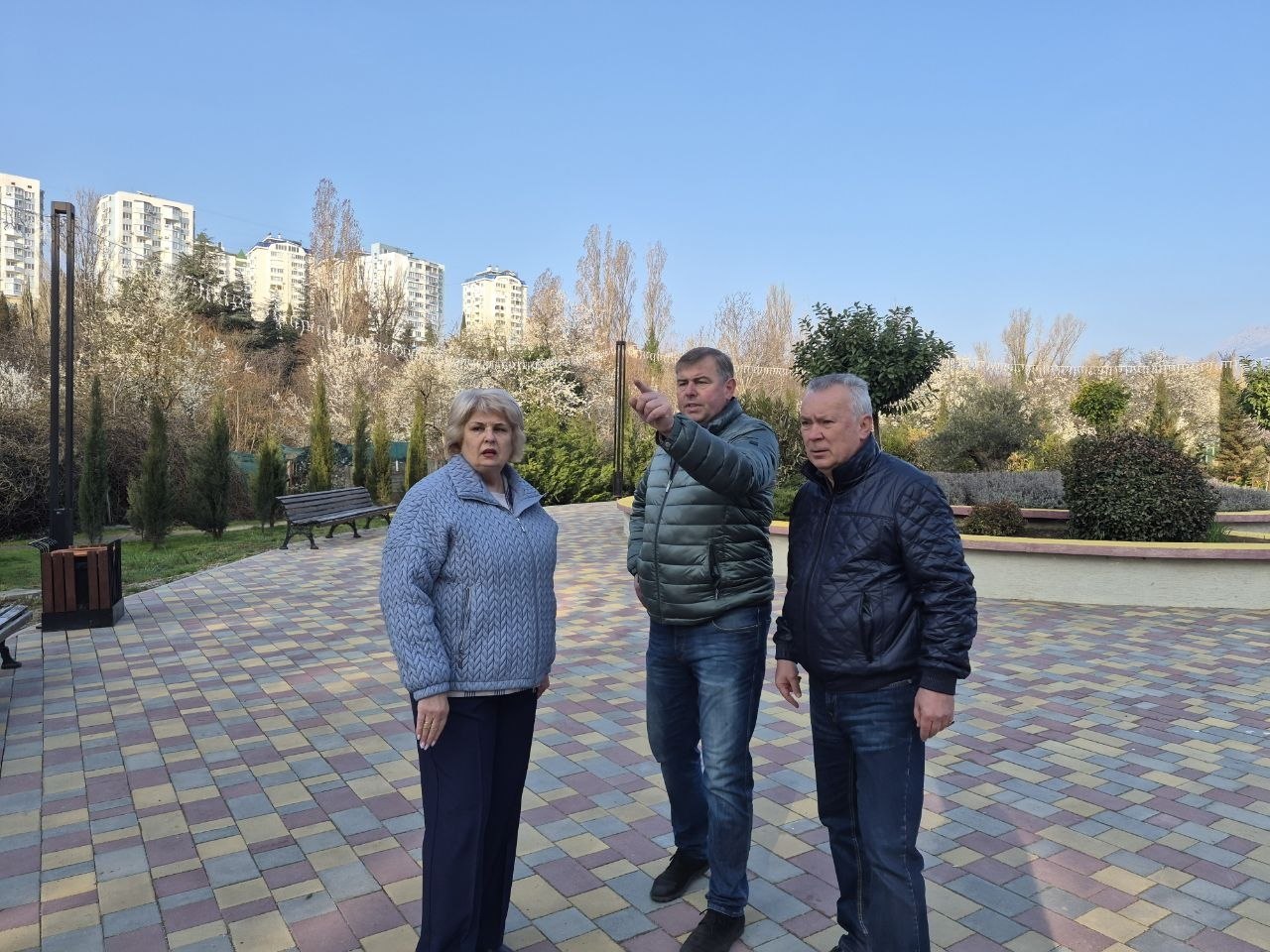 Галина Огнёва: Совместно с заместителем, курирующим сферу ЖКХ и директором МБУ «УБГ и КС» выехали на въездную зону Галина Огнёва: Совместно с заместителем, курирующим сферу ЖКХ и директором МБУ «УБГ и КС» выехали на въездную зону