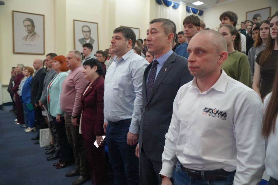 Министр промышленности и торговли Республики Крым Анушаван Агаджанян принял участие в карьерном форуме «От мечты к профессии», который прошёл на базе Крымского инженерно-педагогического университета имени Февзи Якубова Министр промышленности и торговли Республики Крым Анушаван Агаджанян принял участие в карьерном форуме «От мечты к профессии», который прошёл на базе Крымского инженерно-педагогического университета имени Февзи Якубова