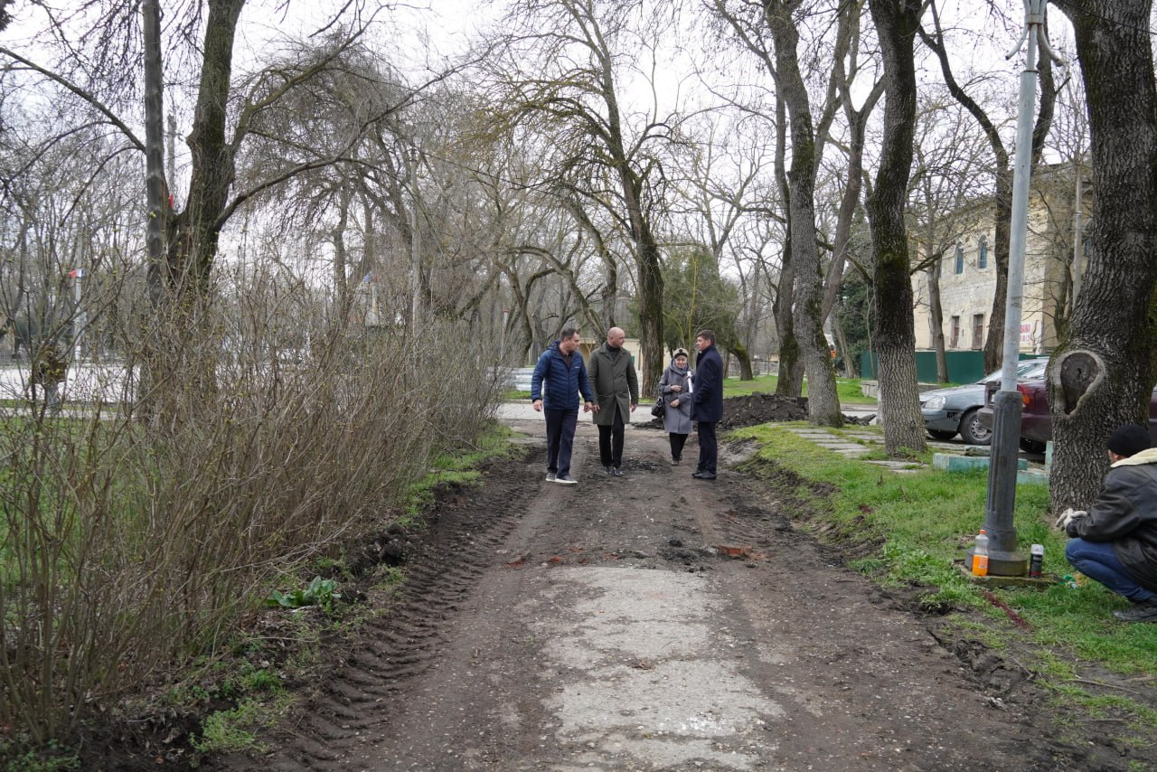 Олег Каторгин: Мониторю ход работ по благоустройству общественной территории в районе остановки «Фабрика-кухня» Олег Каторгин: Мониторю ход работ по благоустройству общественной территории в районе остановки «Фабрика-кухня»
