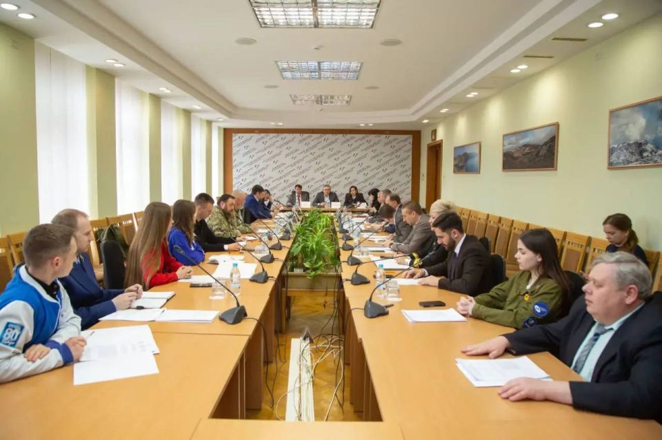 Информацию о работе вузов Крыма в сфере патриотического воспитания и молодёжной политики заслушали на заседании профильного Комитета Информацию о работе вузов Крыма в сфере патриотического воспитания и молодёжной политики заслушали на заседании профильного Комитета