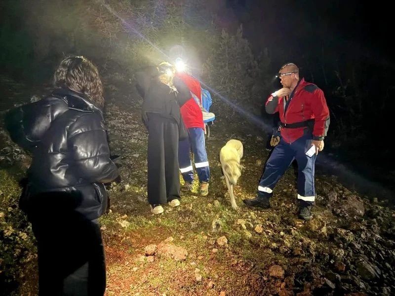 Севастопольские спасатели помогли двум девушкам в районе горы Бечку