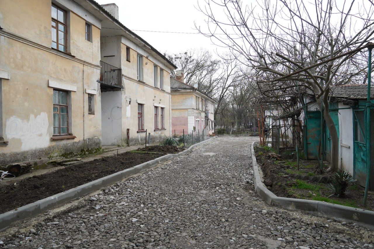 Глава администрации Керчи Олег Каторгин провёл выездную встречу с жителем дома № 20 по улице Войкова Глава администрации Керчи Олег Каторгин провёл выездную встречу с жителем дома № 20 по улице Войкова