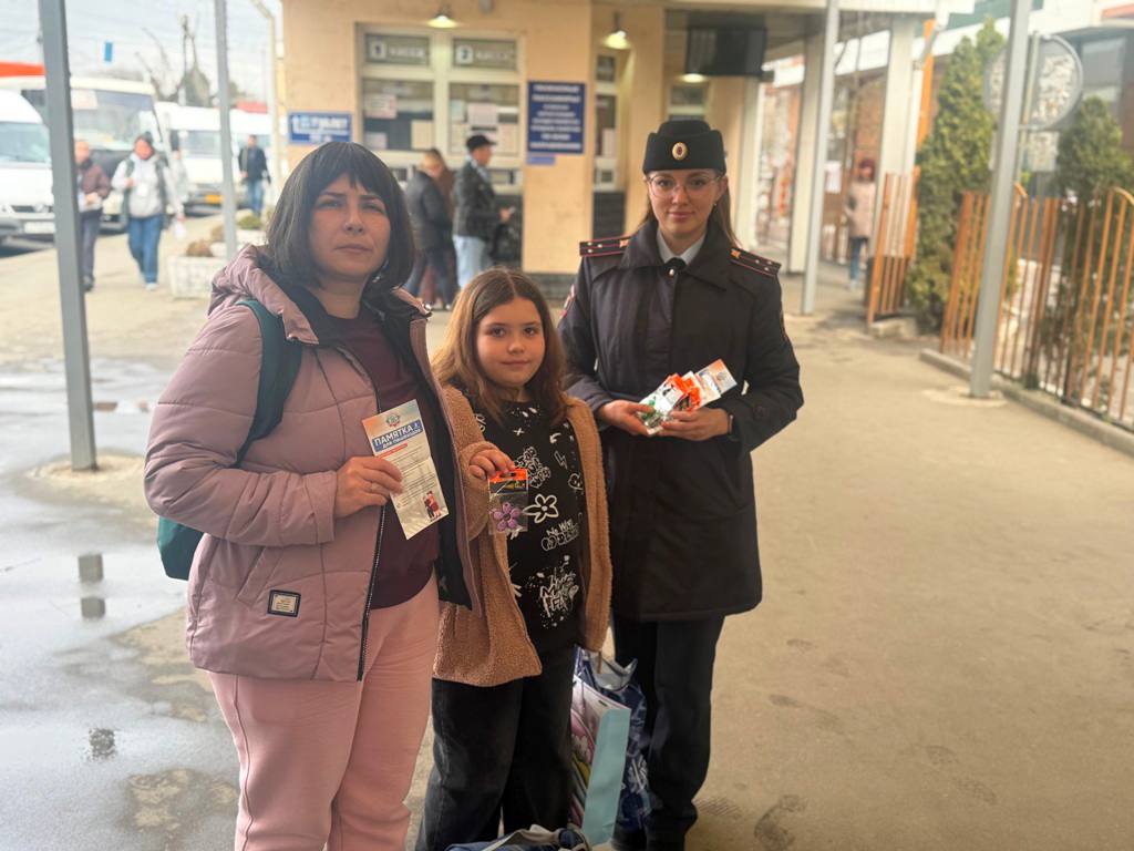 «Безопасный переход»: сотрудники Госавтоинспекции напомнили водителям и пассажирам правила безопасности на дороге «Безопасный переход»: сотрудники Госавтоинспекции напомнили водителям и пассажирам правила безопасности на дороге