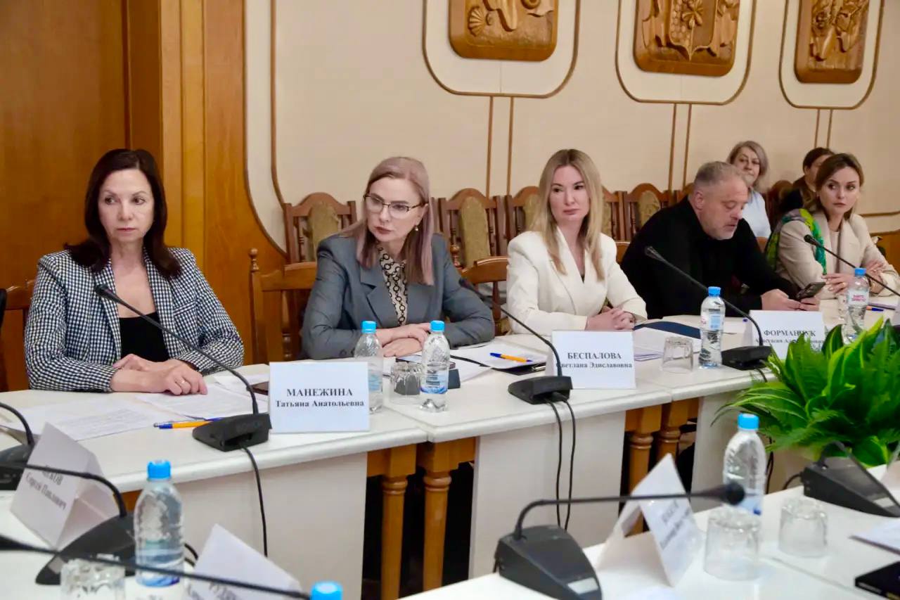 В Госсовете РК обсудили вопросы сохранения, развития и поддержки русского языка в России В Госсовете РК обсудили вопросы сохранения, развития и поддержки русского языка в России