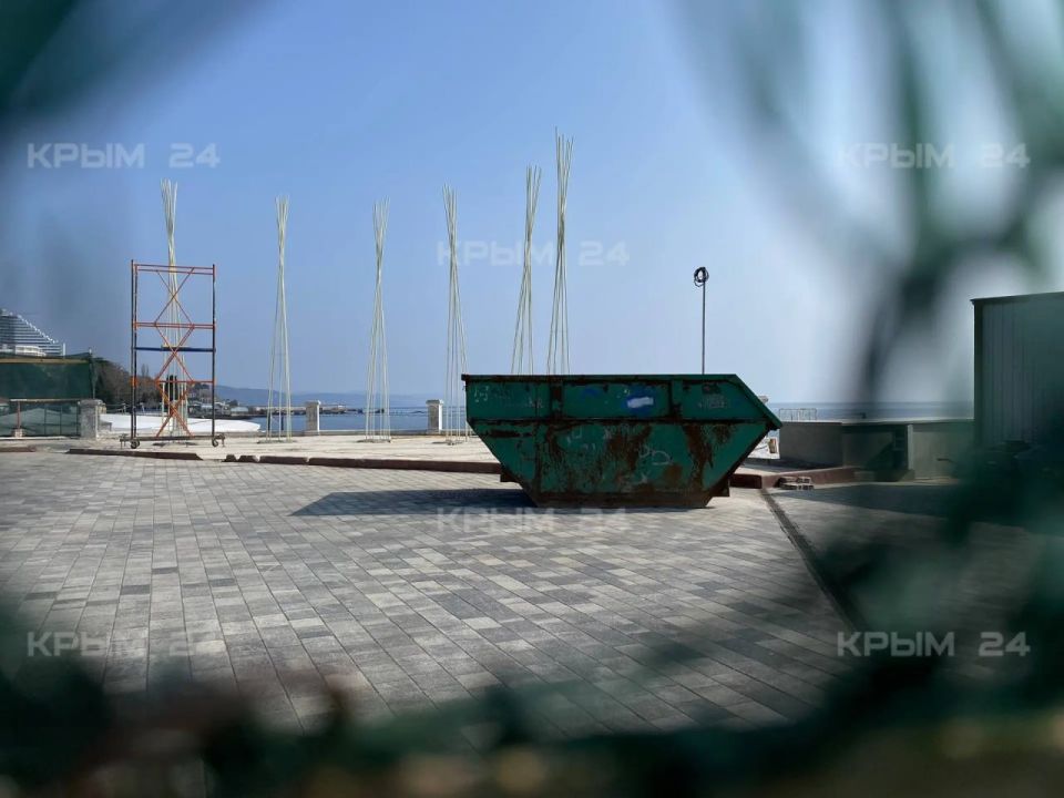 Знаменитую алуштинскую полуротонду начали восстанавливать Знаменитую алуштинскую полуротонду начали восстанавливать