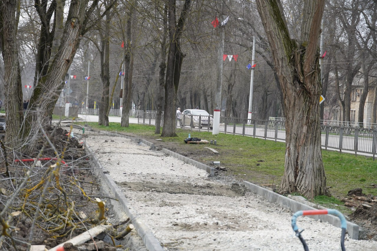 Олег Каторгин: Мониторю ход работ по благоустройству общественной территории в районе остановки «Фабрика-кухня» Олег Каторгин: Мониторю ход работ по благоустройству общественной территории в районе остановки «Фабрика-кухня»