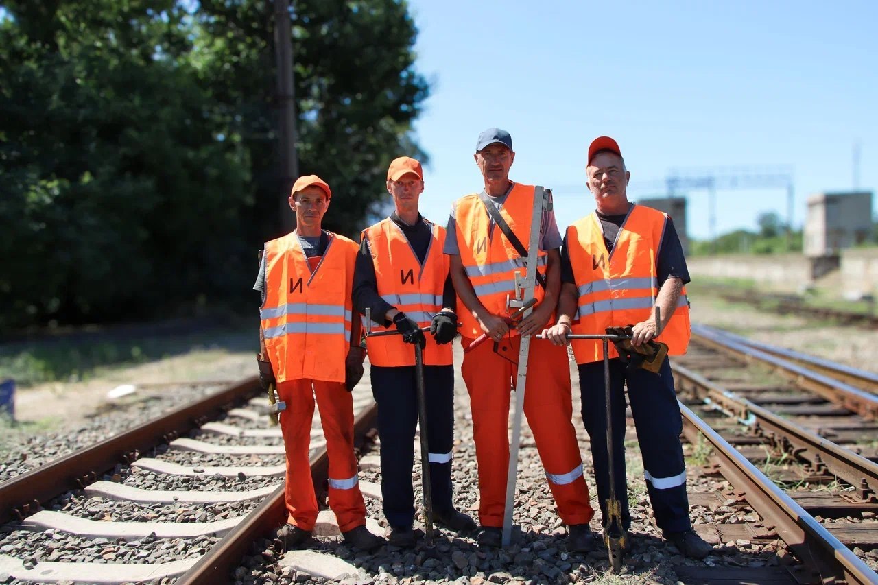 Крымской железной дороге — 12 лет! За этот период перевезено почти 86 млн пассажиров и свыше 52 млн тонн грузов Крымской железной дороге — 12 лет! За этот период перевезено почти 86 млн пассажиров и свыше 52 млн тонн грузов