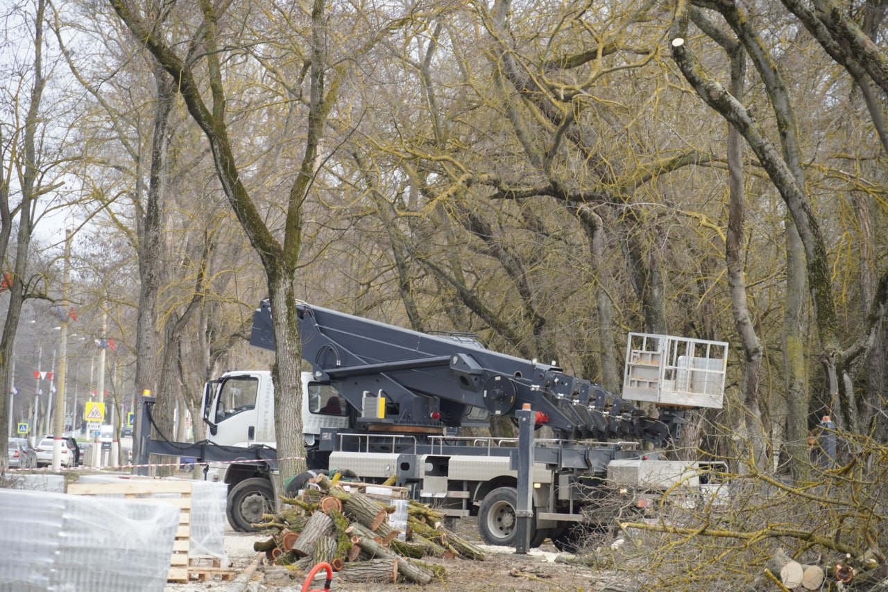 Олег Каторгин: Мониторю ход работ по благоустройству общественной территории в районе остановки «Фабрика-кухня» Олег Каторгин: Мониторю ход работ по благоустройству общественной территории в районе остановки «Фабрика-кухня»