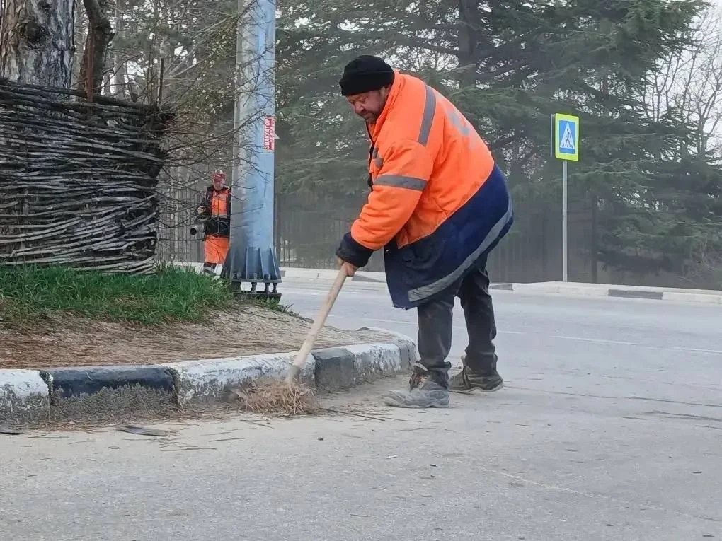 В Севастополе уборку дорог и обновление разметки закончат к 1 мая В Севастополе уборку дорог и обновление разметки закончат к 1 мая
