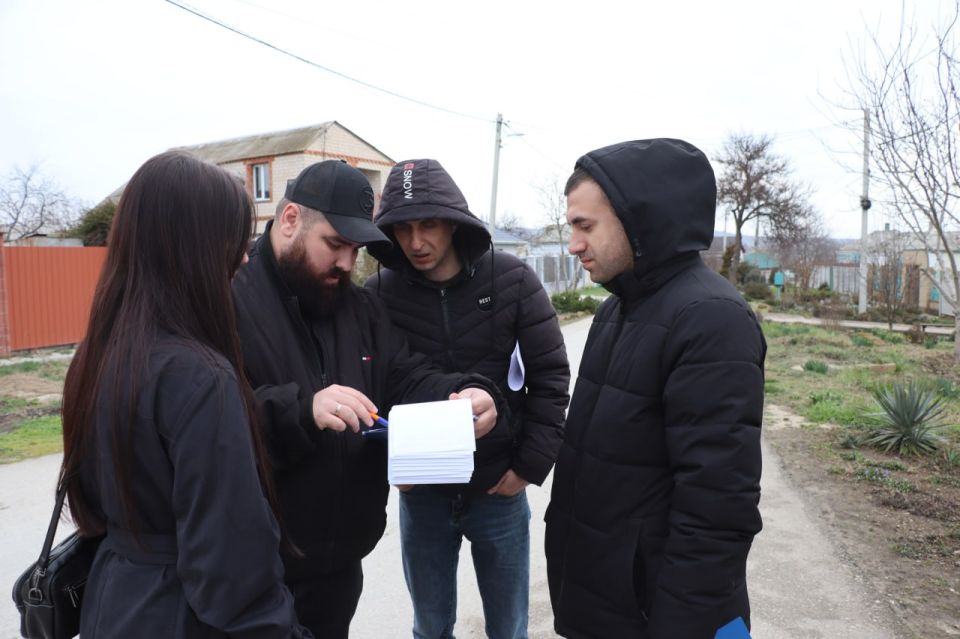 В Керчи возобновляются после зимы рейды по частному сектору с целью наведения чистоты и порядка В Керчи возобновляются после зимы рейды по частному сектору с целью наведения чистоты и порядка