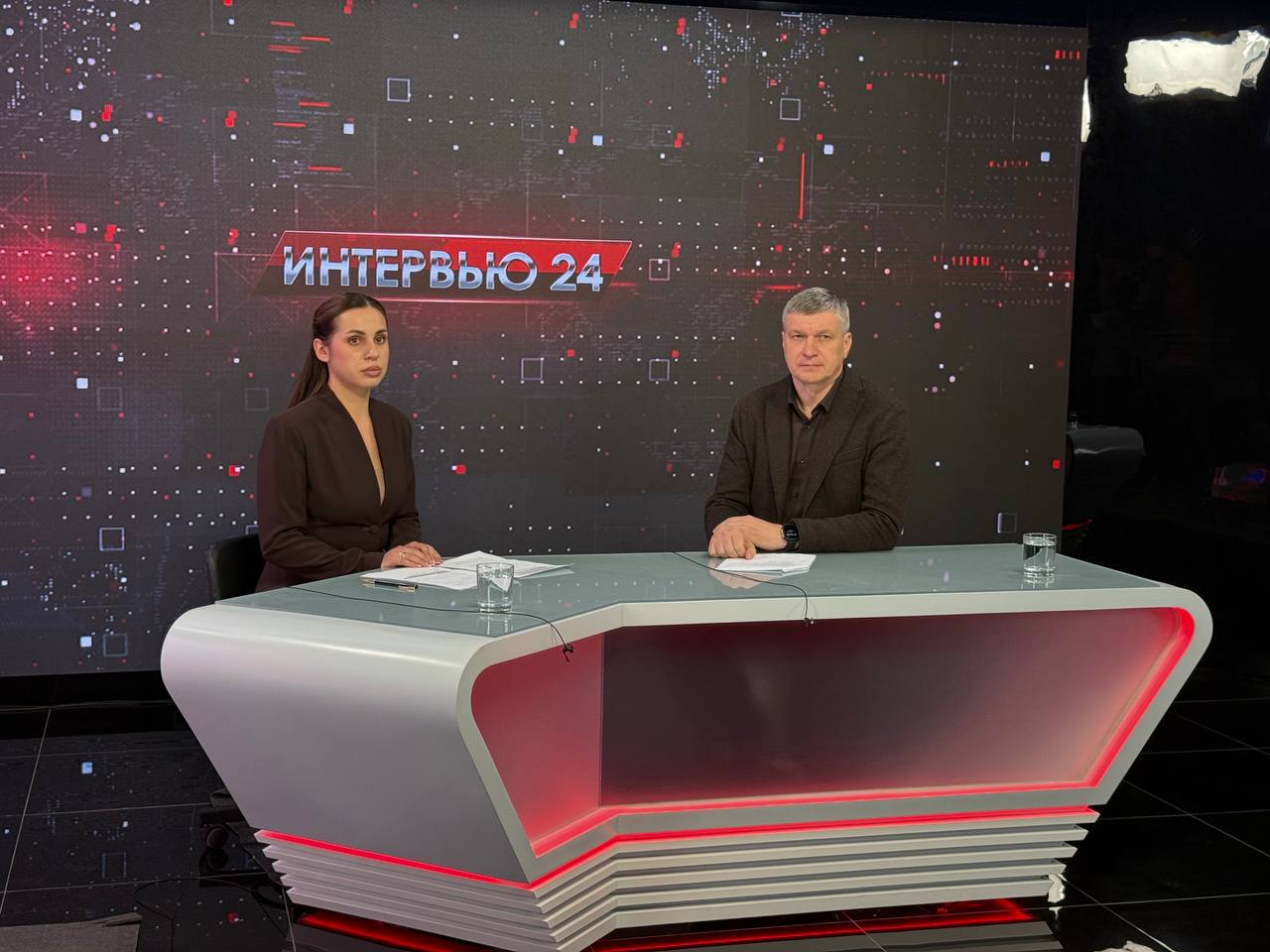 Александр Юрьев: В программе «Интервью 24» обсудили актуальные проблемы жителей многоквартирных домов, благоустройство дворов и другие актуальные темы, которые интересуют евпаторийцев