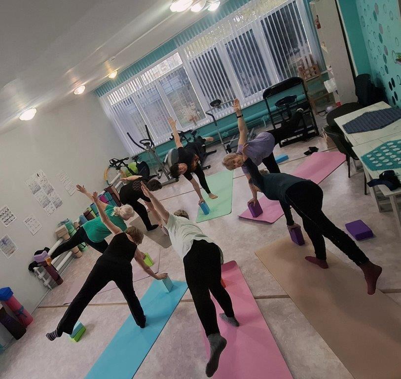 Йога и скандинавская ходьба: два пути к активному долголетию Йога и скандинавская ходьба: два пути к активному долголетию