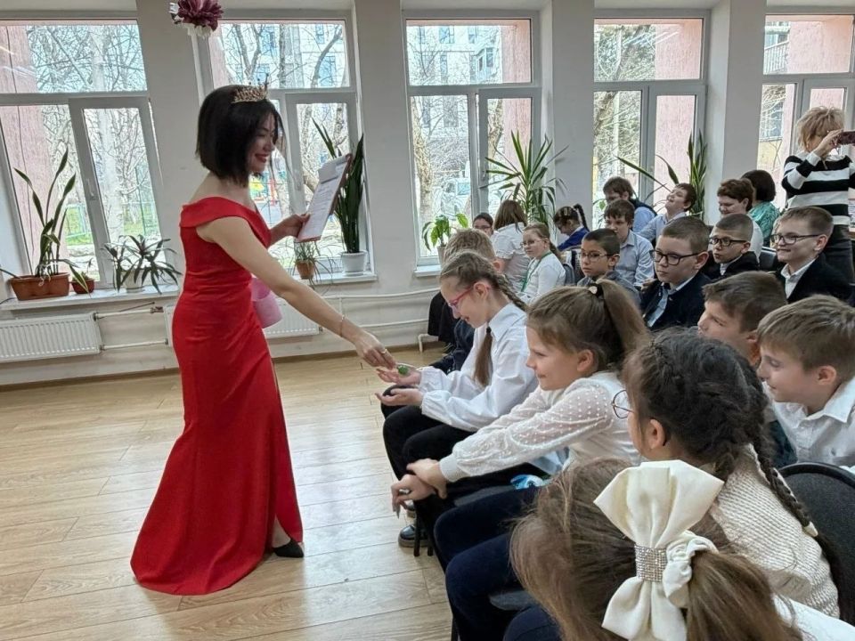 В Центральной городской детской библиотеке им. А. Гайдара для учащихся Таврической школы-гимназии № 20 им. Св. Луки и Симферопольской специальной школы-интерната № 1 прошел праздник чтения «Всем на удивление!» в рамках... В Центральной городской детской библиотеке им. А. Гайдара для учащихся Таврической школы-гимназии № 20 им. Св. Луки и Симферопольской специальной школы-интерната № 1 прошел праздник чтения «Всем на удивление!» в рамках...
