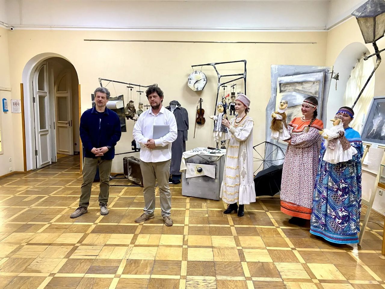 Открытие выставки. Крымского академического театра кукол им. Б.И. Азарова Открытие выставки. Крымского академического театра кукол им. Б.И. Азарова