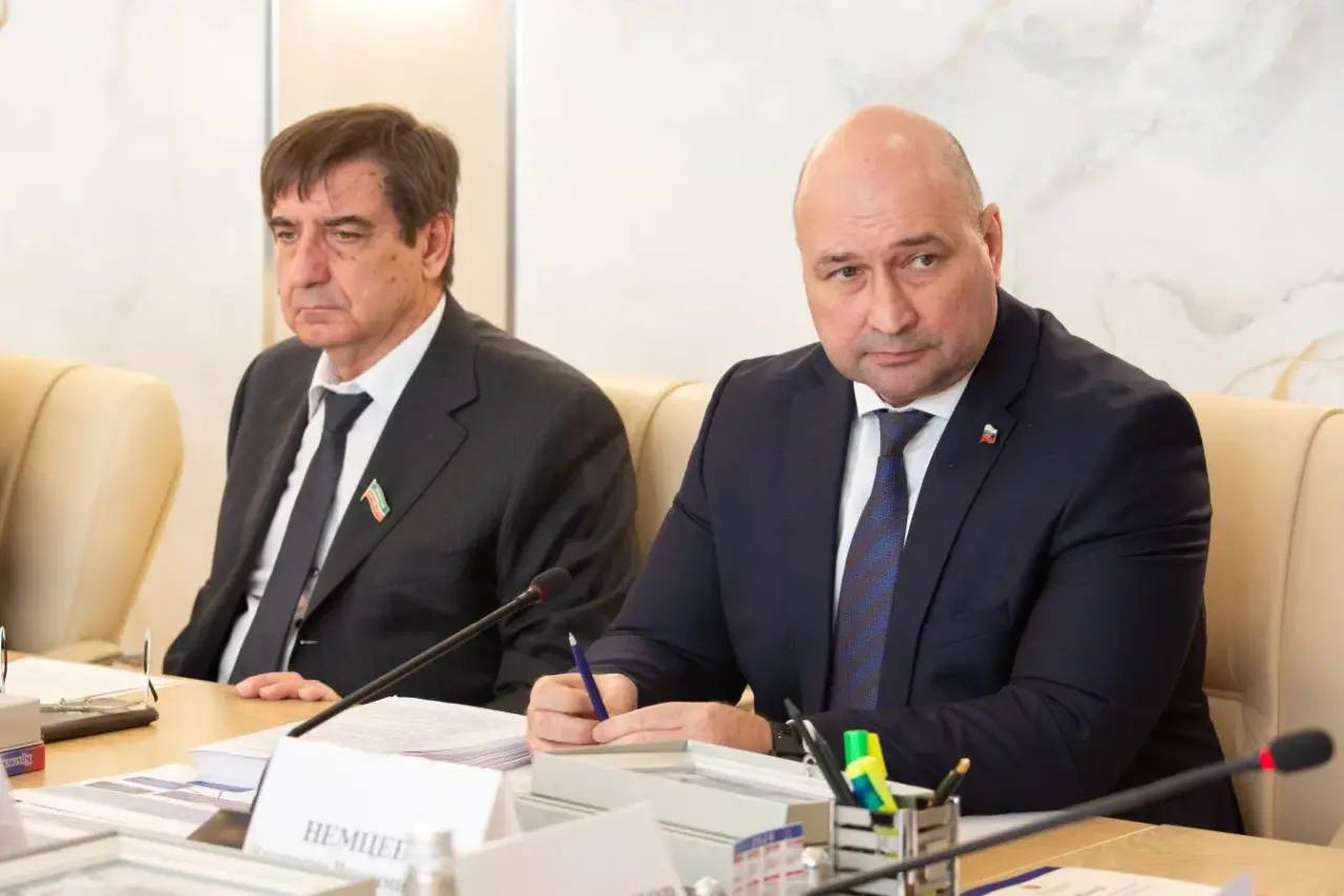 В крымском парламенте состоялось заседание Комиссии Совета законодателей по вопросам интеграции новых субъектов РФ вправовую систему Российской Федерации В крымском парламенте состоялось заседание Комиссии Совета законодателей по вопросам интеграции новых субъектов РФ вправовую систему Российской Федерации