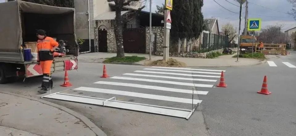 В Севастополе уборку дорог и обновление разметки закончат к 1 мая В Севастополе уборку дорог и обновление разметки закончат к 1 мая