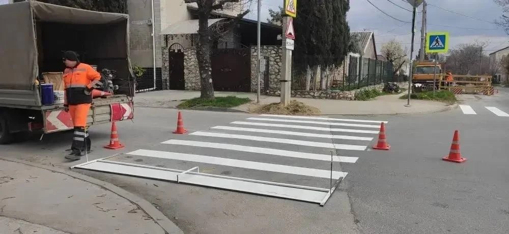 В Севастополе уборку дорог и обновление разметки закончат к 1 мая В Севастополе уборку дорог и обновление разметки закончат к 1 мая