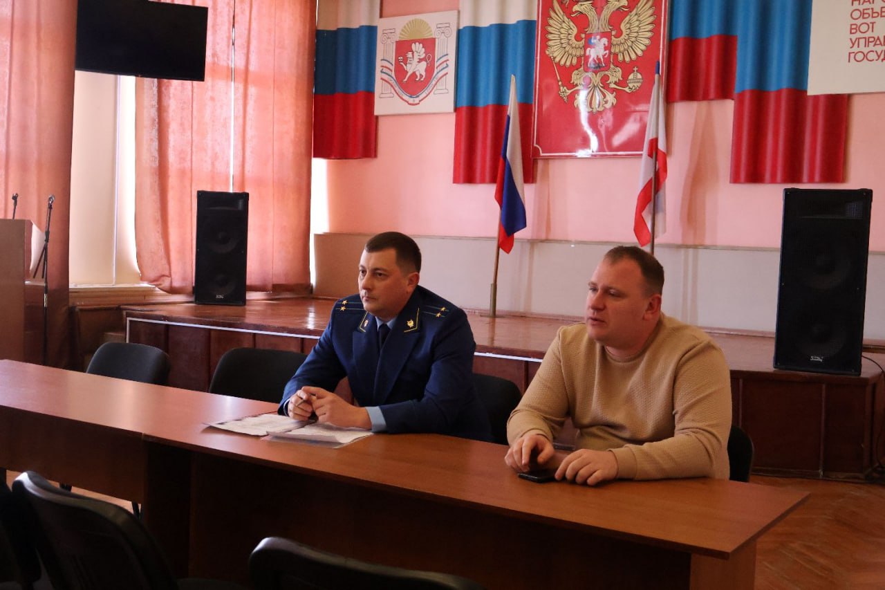 Денис Олейник: Сегодня совместно с заместителем прокурора Раздольненского района Александром Прокудиным провёл встречу с членами Общественного совета муниципального образования Раздольненский район и представителями...