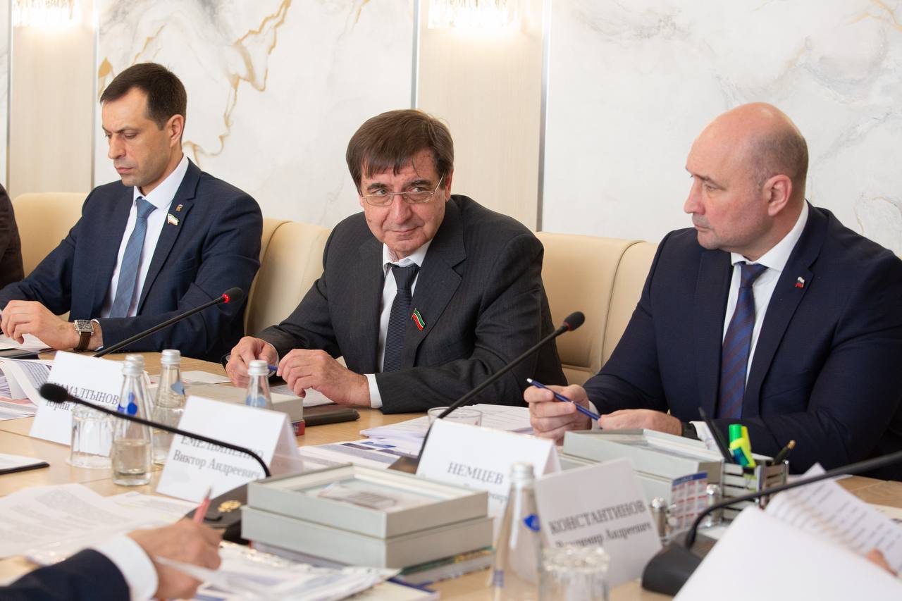 Иван Манучаров: Сегодня в Государственном Совете Республики Крым состоялось заседание Комиссии Совета законодателей России по интеграции новых субъектов РФ в правовую систему Российской Федерации под председательством... Иван Манучаров: Сегодня в Государственном Совете Республики Крым состоялось заседание Комиссии Совета законодателей России по интеграции новых субъектов РФ в правовую систему Российской Федерации под председательством...