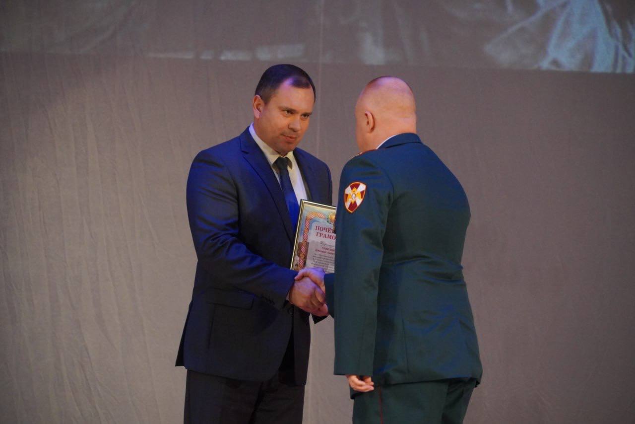 В городе-герое Керчи прошло торжественное мероприятие, посвященное 10-й годовщине со дня образования Федеральной службы войск национальной гвардии Российской Федерации и 215-й годовщине войск правопорядка В городе-герое Керчи прошло торжественное мероприятие, посвященное 10-й годовщине со дня образования Федеральной службы войск национальной гвардии Российской Федерации и 215-й годовщине войск правопорядка