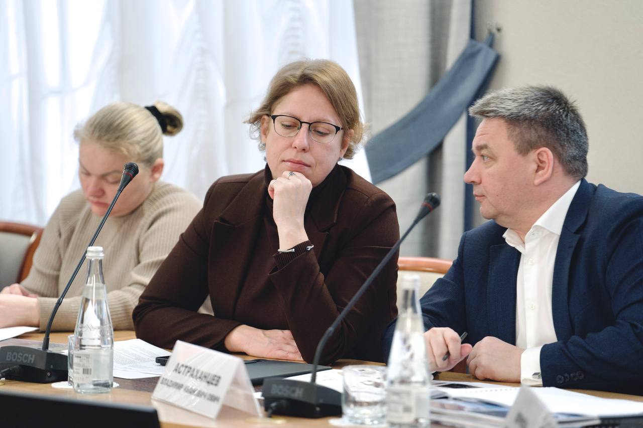 Михаил Развожаев: На заседании архитектурно-художественного совета обсудили также модернизацию здания бывшего кинотеатра и создание на площади 50-летия СССР филиала Национального центра «Россия» Михаил Развожаев: На заседании архитектурно-художественного совета обсудили также модернизацию здания бывшего кинотеатра и создание на площади 50-летия СССР филиала Национального центра «Россия»